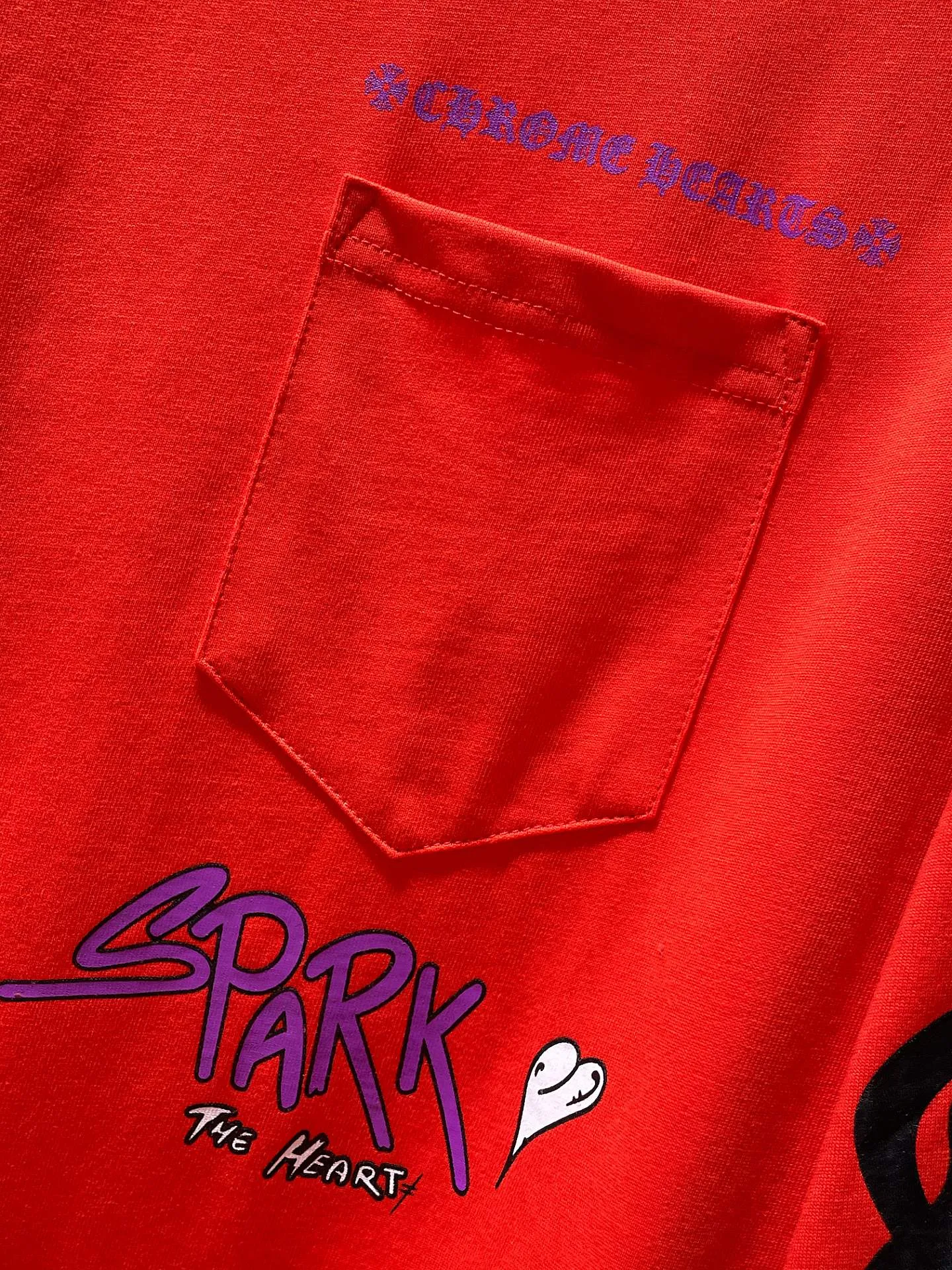 P160 Chrome Hearts 🍁Long T Series🍁 Available simultaneously at counters Chrome Mattyboy graffiti flame love long T specially customized original 1:1 high weight comfortable fabric Recommended color: customized red Size: S, M, L, XL